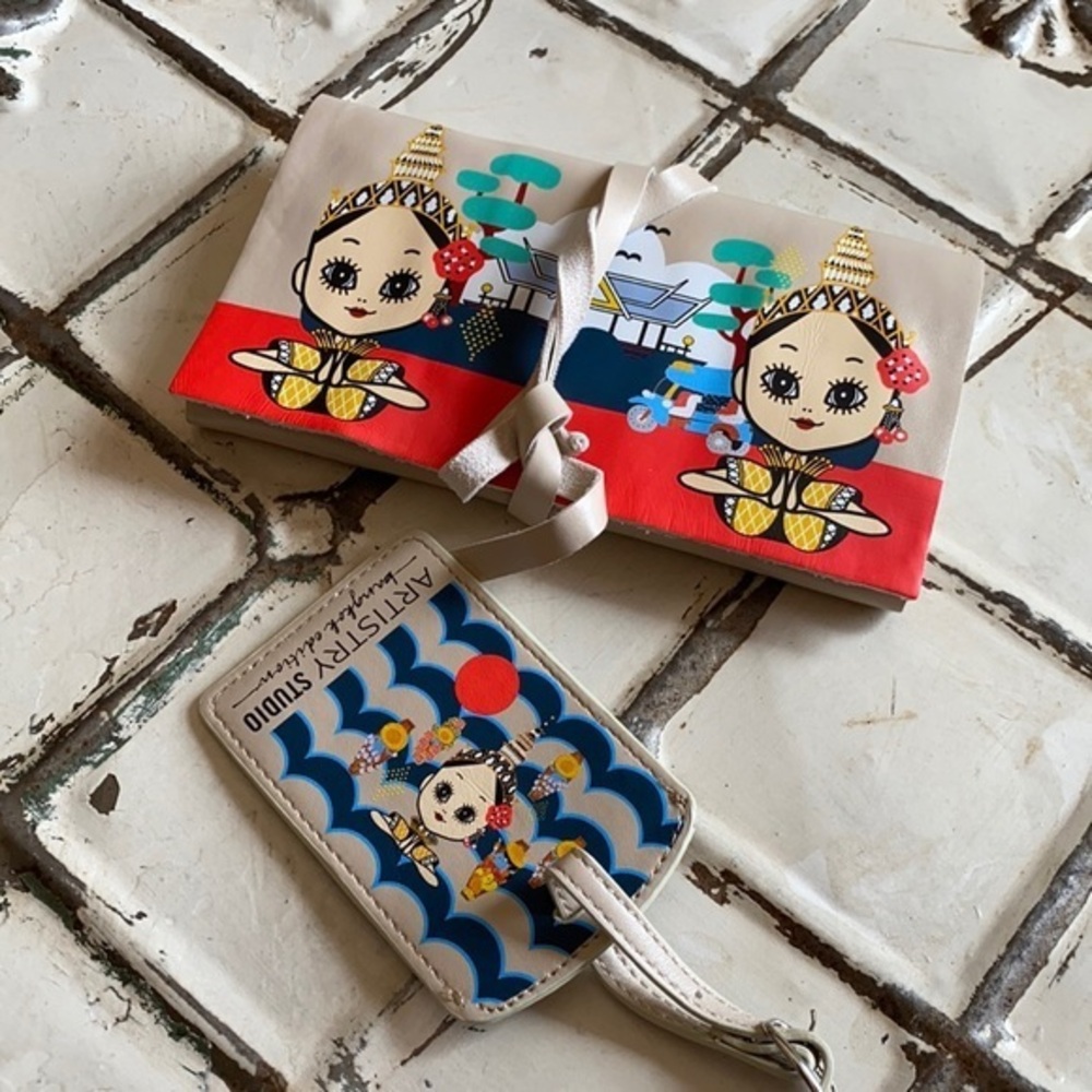 Artistry studio brush holder and luggage tag